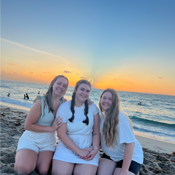 Hi, I’m Molli ✨💛🌻 - Picture 11 of 11